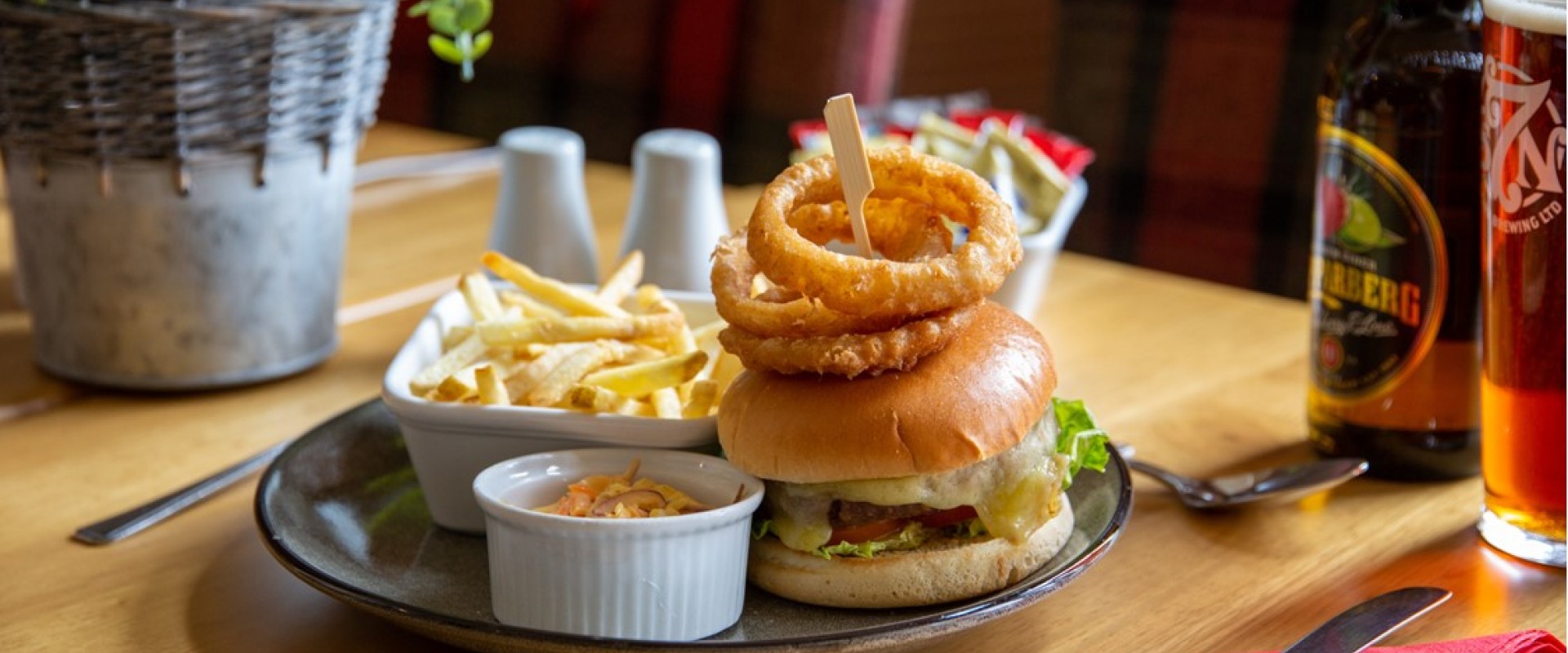 Beef burger with onion rings